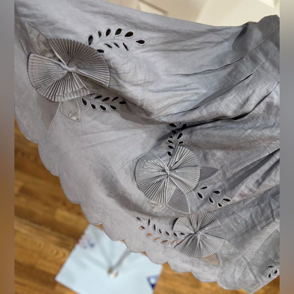 🩶2/$120🩶 ANTHROPOLOGIE Gray box-pleat, full/circle Skirt, Cutouts, appliqués - Picture 7 of 13